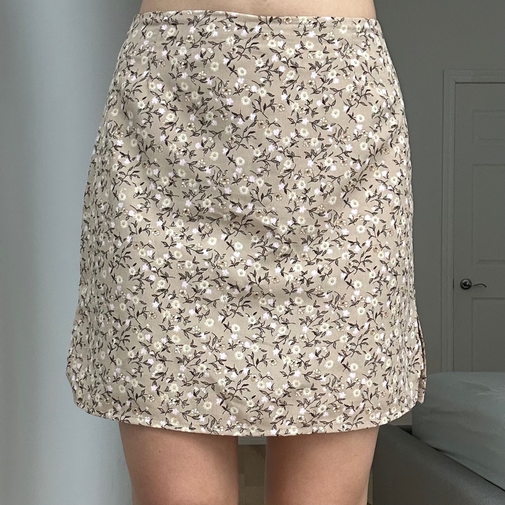 VINTAGE FLORAL BEIGE SKIRT WITH BUILT-IN SHORTS